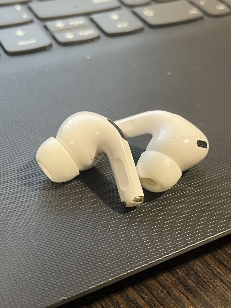 AirPods Pro, з повною комплектацією