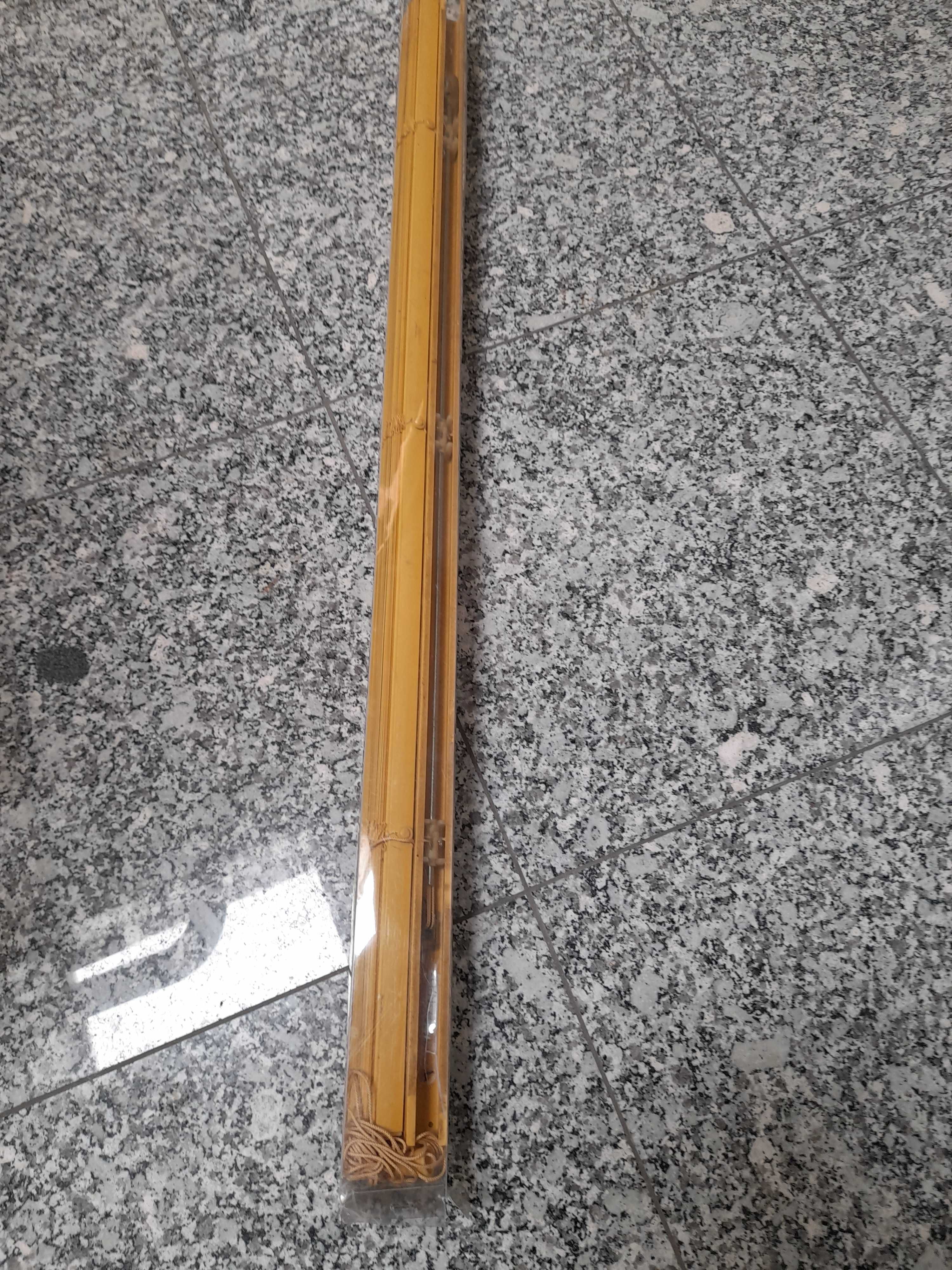 Estores Amarelo Usado