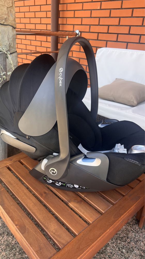 Продам дитяче автокрісло Cybex Cloud Z