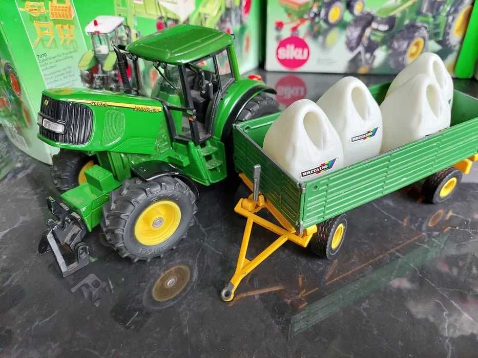 Siku 3252 Ciągnik Traktor John Deere 6920s z przyczepą 2 osiową  1:32