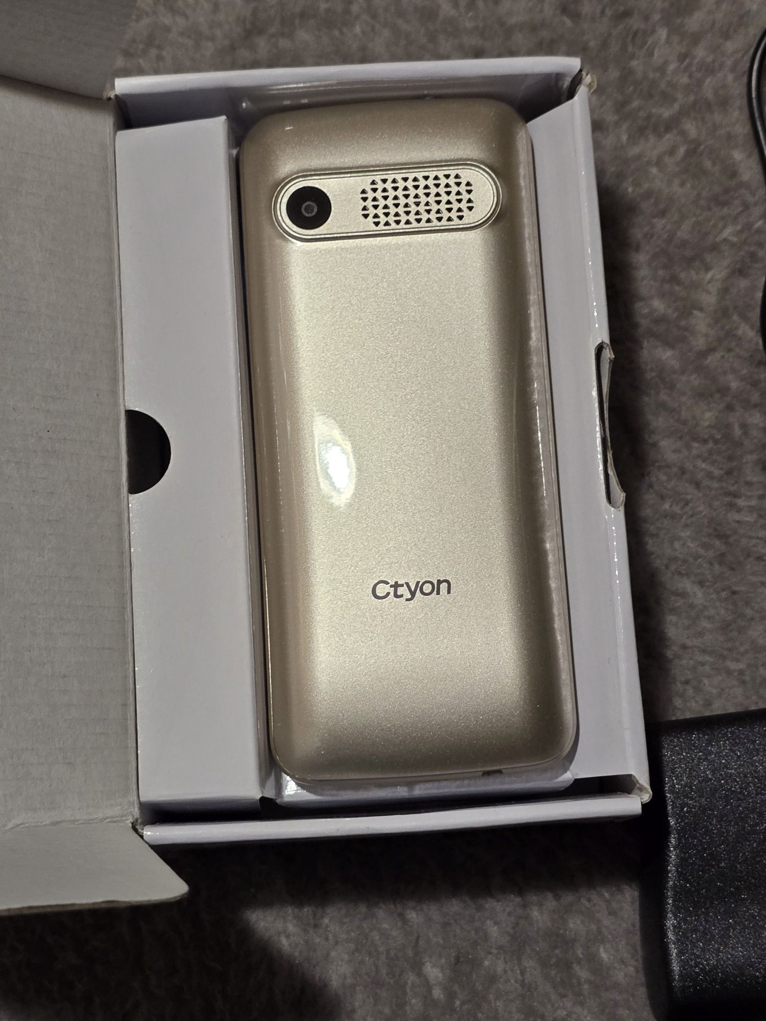 Telefon z androidem i 4G LTE - Ctyon CT06