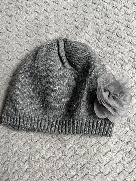Czapeczka srebrna nić kwiat jesień 54cm