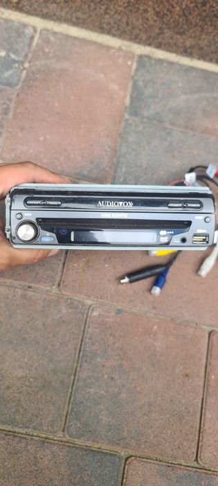 Продам автомагнітолу з виїздним екраном