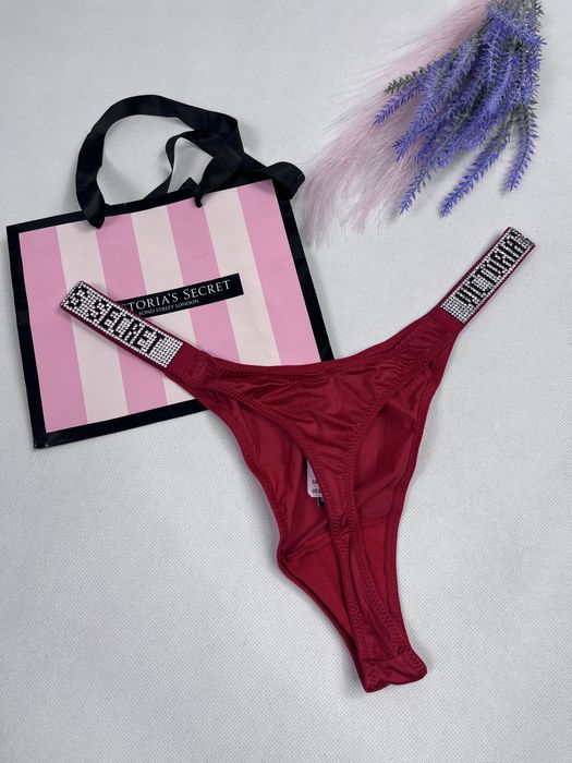 Czerwone majtki stringi z kryształkami Victoria’s Secret rozmiar M