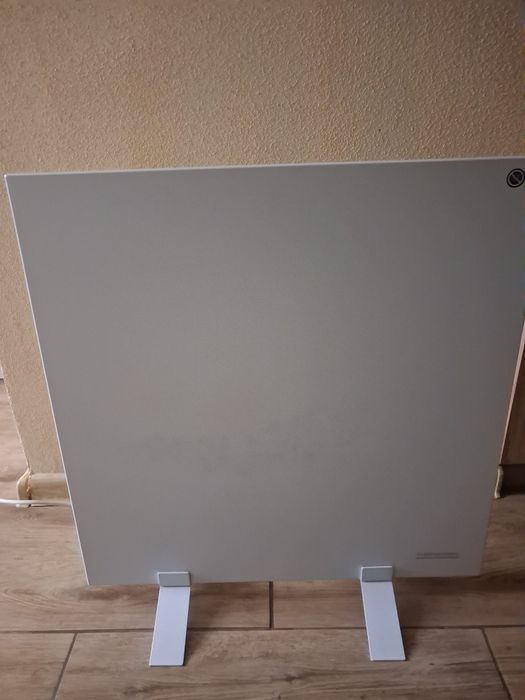 Elektryczny promiennik na podczerwień stojący i na ścianę