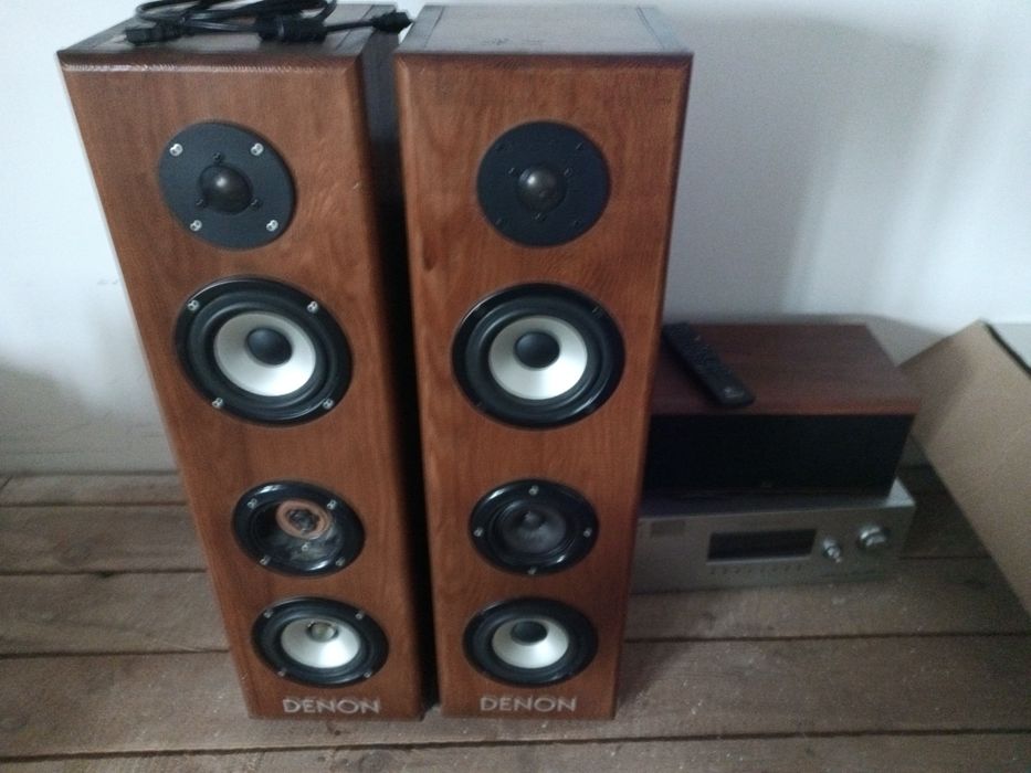 Wzmacniacz Sony głośniki Demon z subuforem.