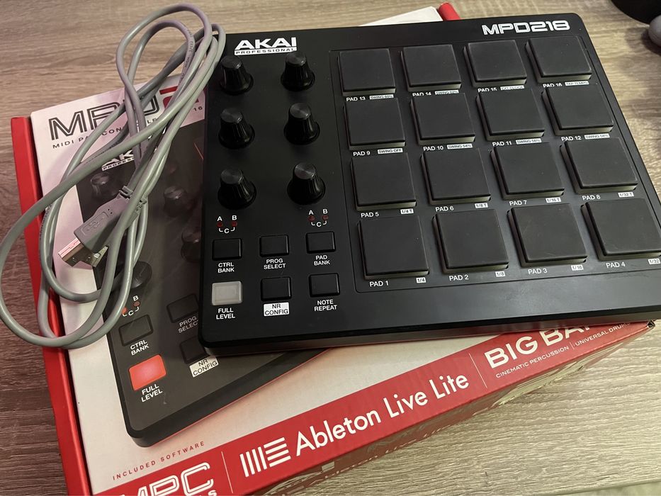 Akai MPD218 в чудовому стані