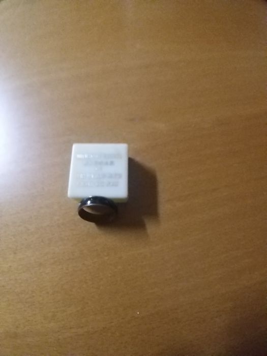 Anel com pedra.brilhante