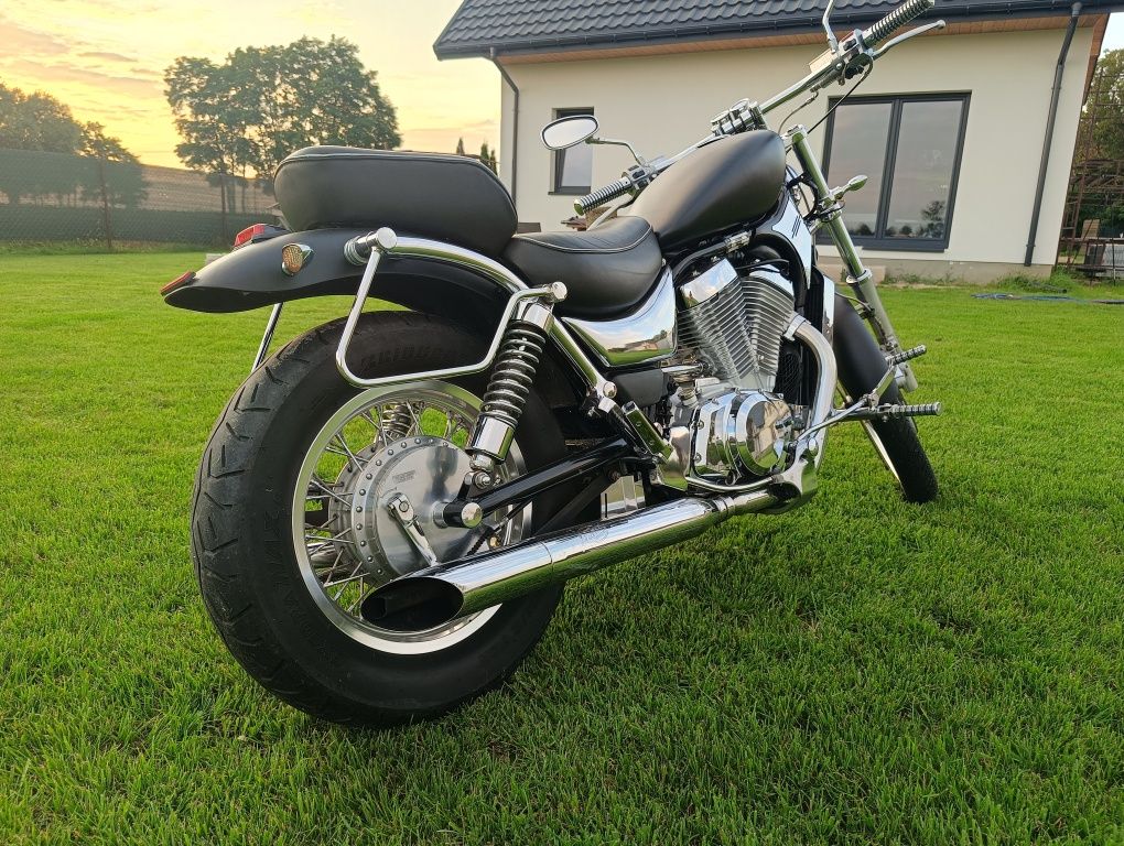 Suzuki Intruder vs 800 bobber.