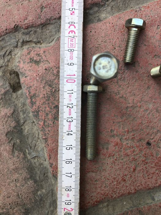 Śtuby m8 zlote galwanizowane ESKA 8.8