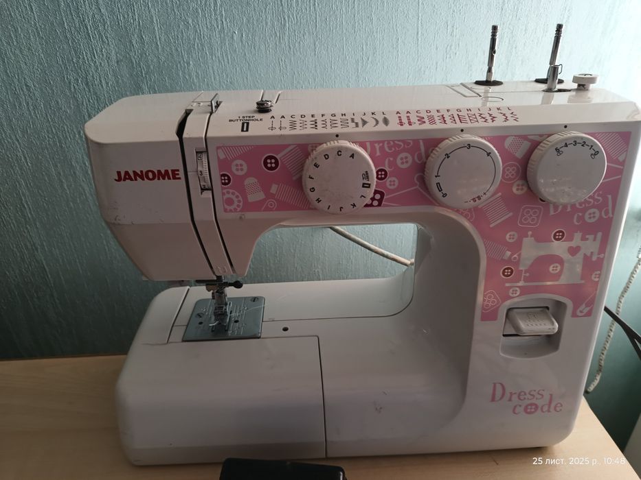 швейна машина Janome Dress Code.