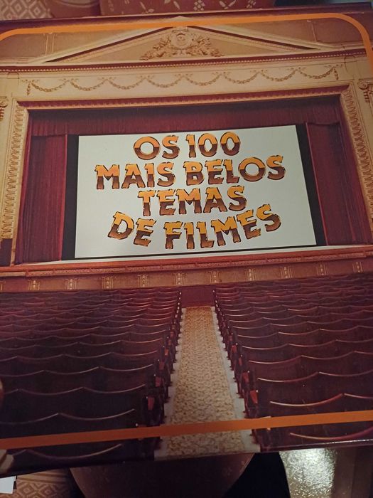 Caixas com alguns discos de vinil