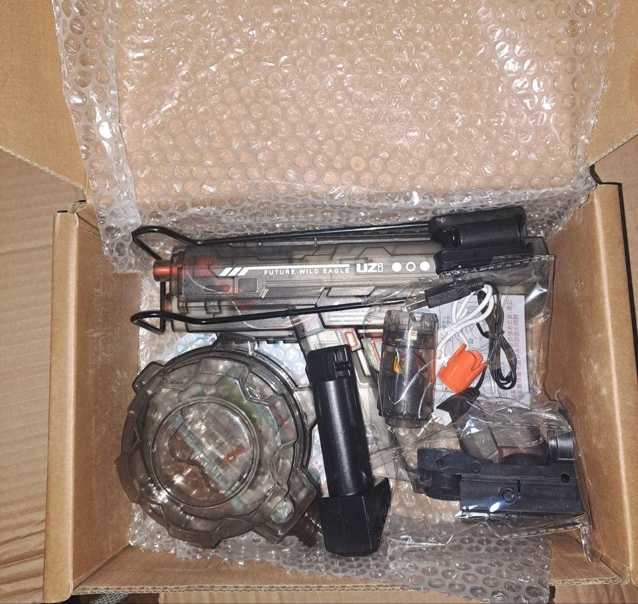 Водяной пистолет узи UZI с зарядкой, и светодиодами