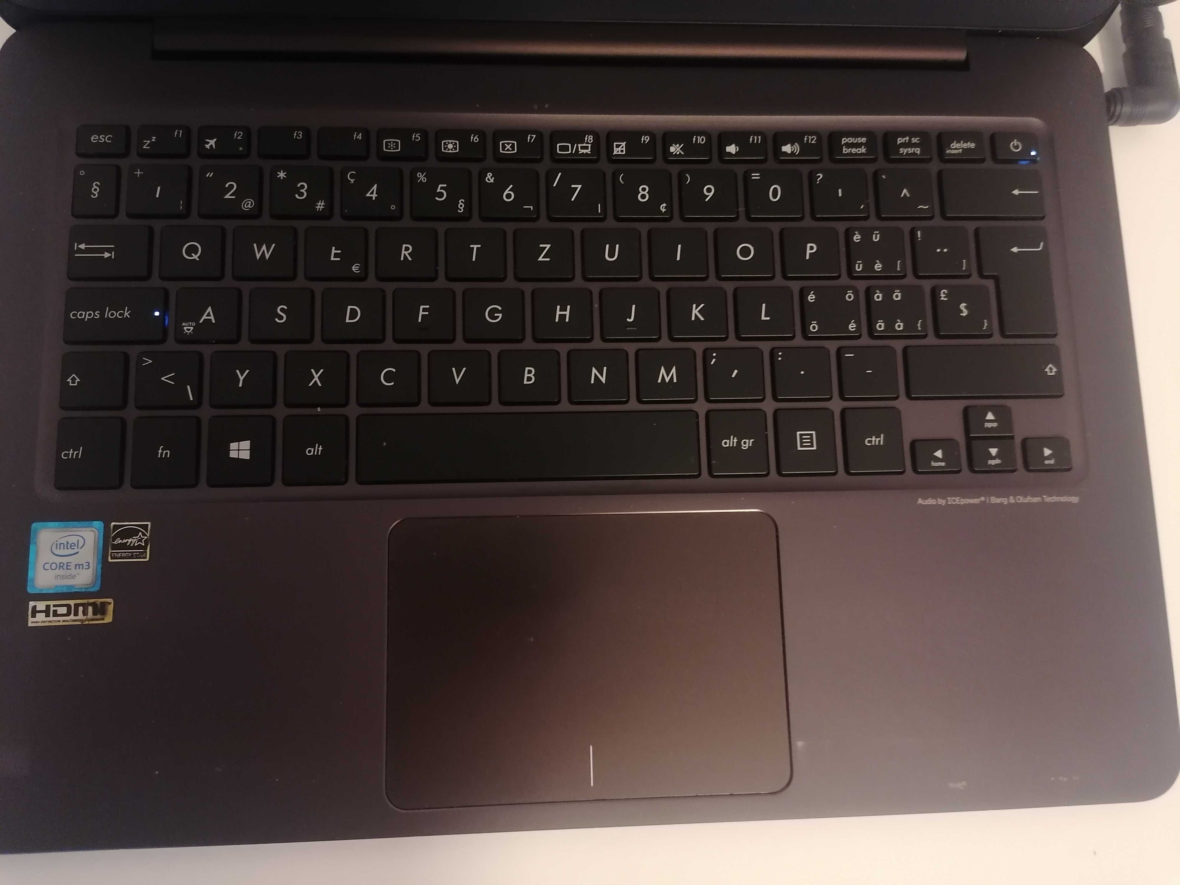 Asus ZenBook UX305C