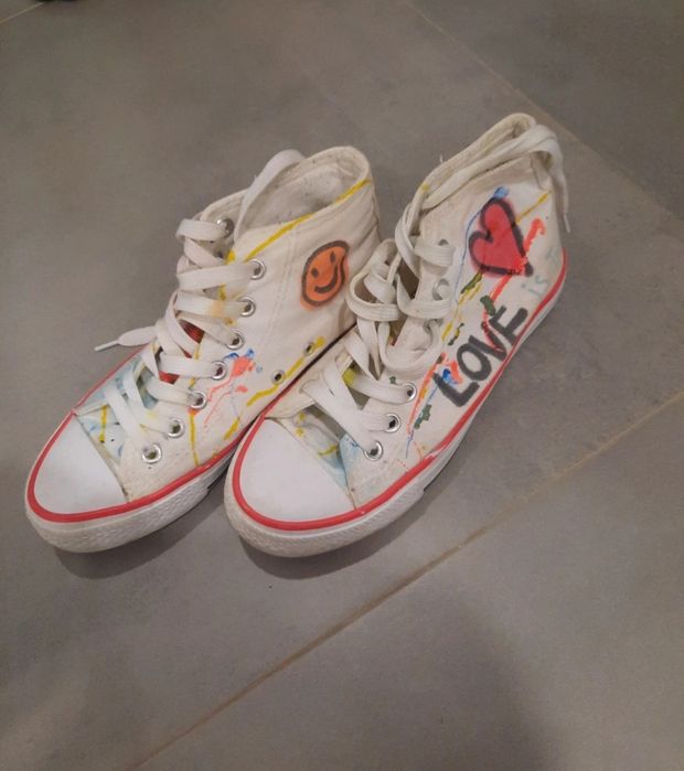 Sapatilhas tipo Converse de cano alto