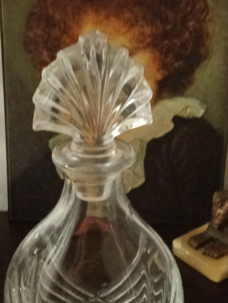 Bela garrafa/ licoreira ou outros de cristal