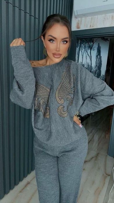 Piękny komplet dres sweterkowy złote skrzydła kolory Lola bianka