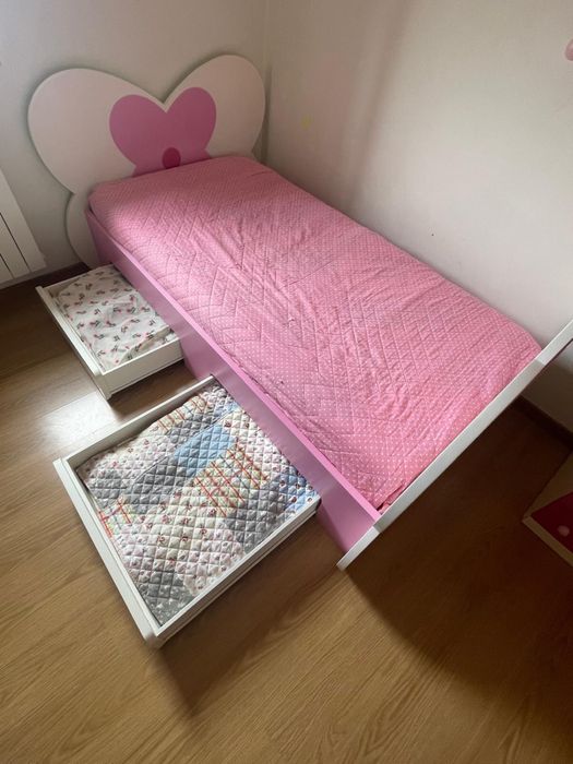 Cama menina impecável - móveis paços de Ferreira