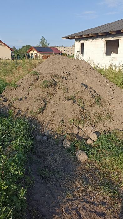 Czarna ziemia ktoś chętny?