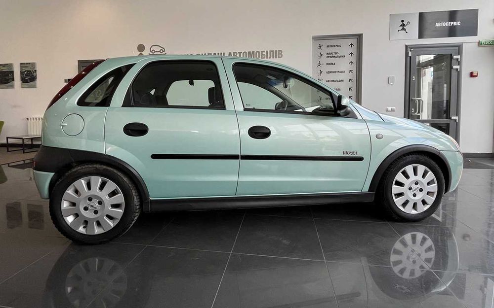 Opel Corsa 2002 рік.
