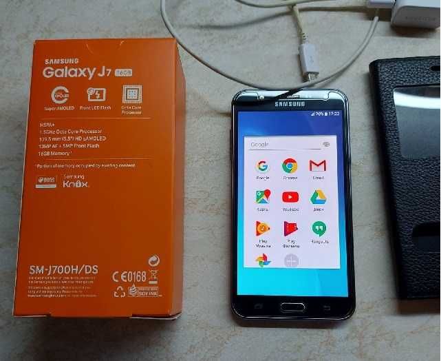 Телефон  Samsung Galaxy J7