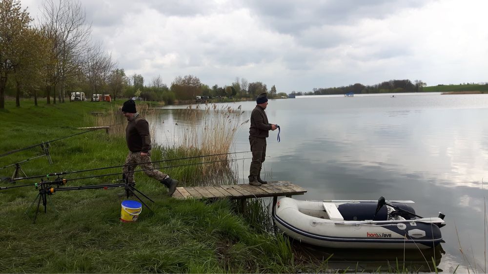 Łódka ponton z silnikiem na ryby