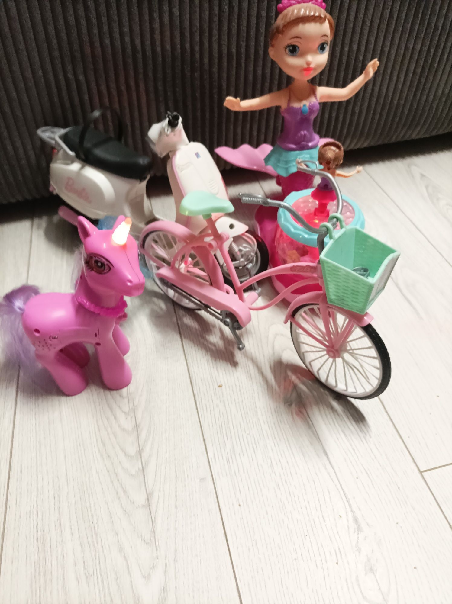 Barbie motor rower