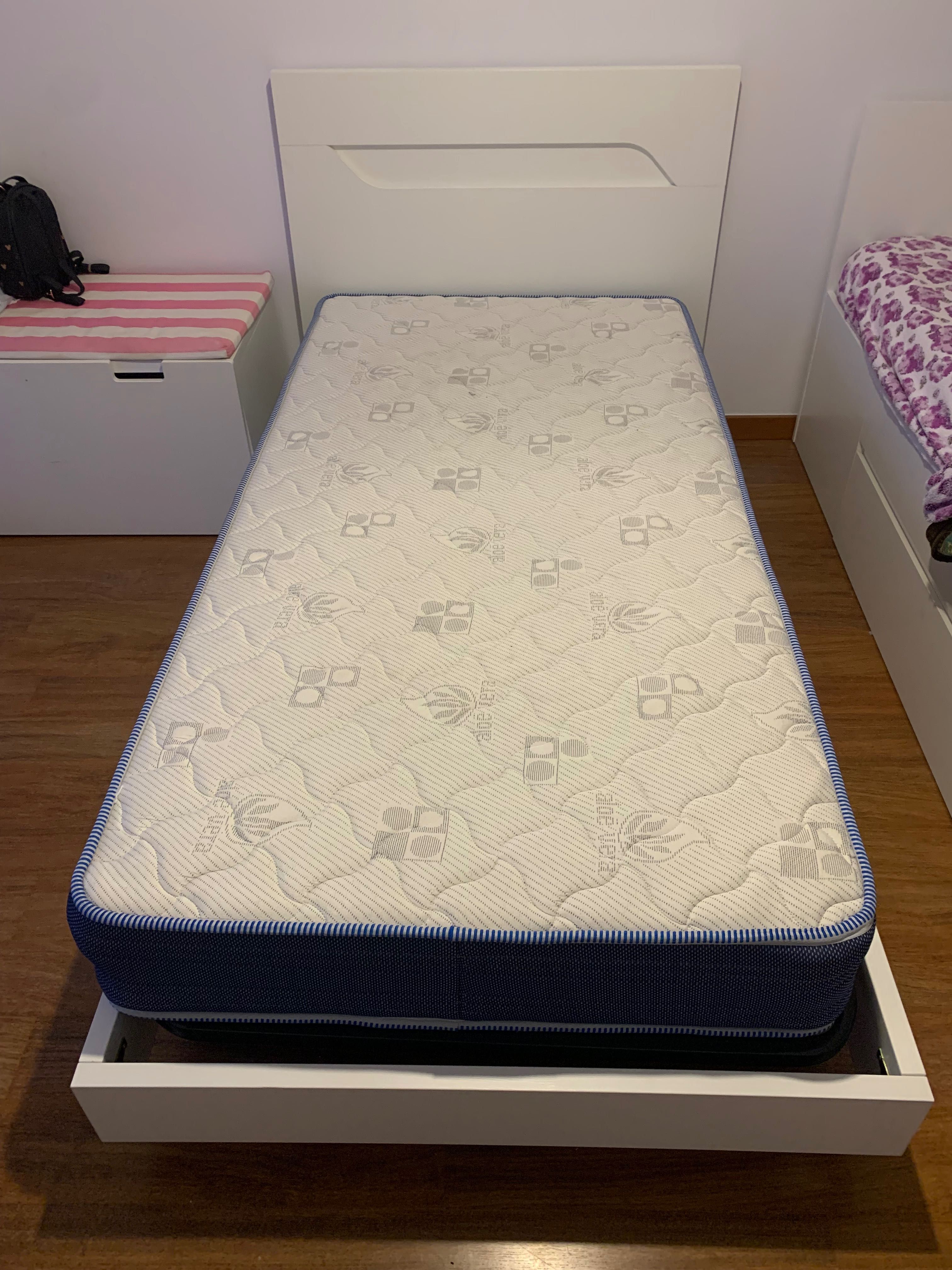 Cama de criança/adolescente em excelente estado com colchão incluido