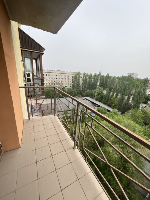 Продаж трикімнатної дворівневої квартири  Космонавтів.       ID-50-2