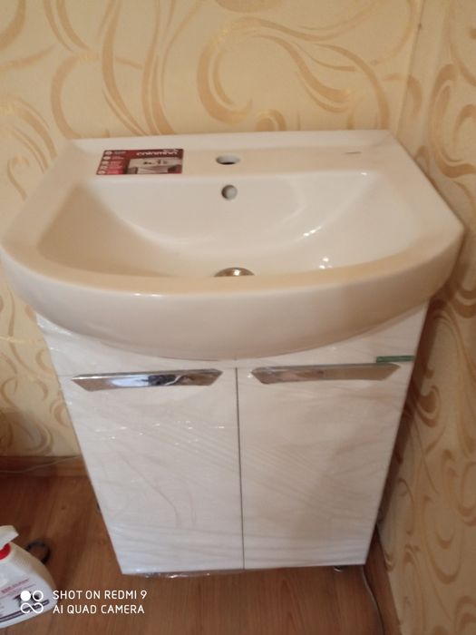 Умывальник с тумбочкой