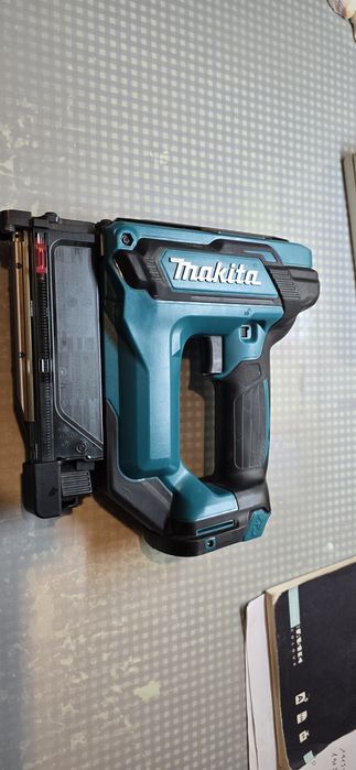 Makita, pregadora e martelo 12V usados