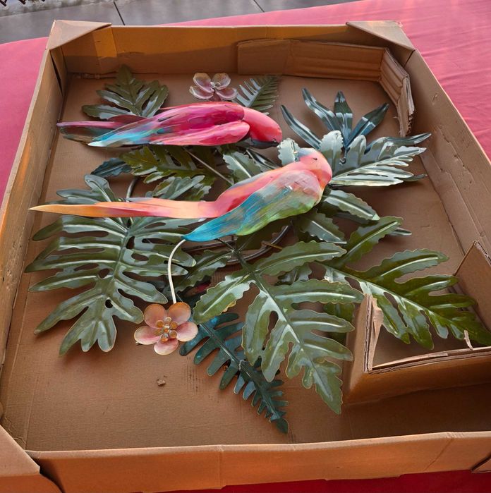 Decoração de parede em metal tropical papagaios grande 75x65