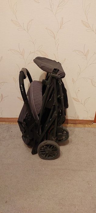 Срочно продам прогулочную коляску