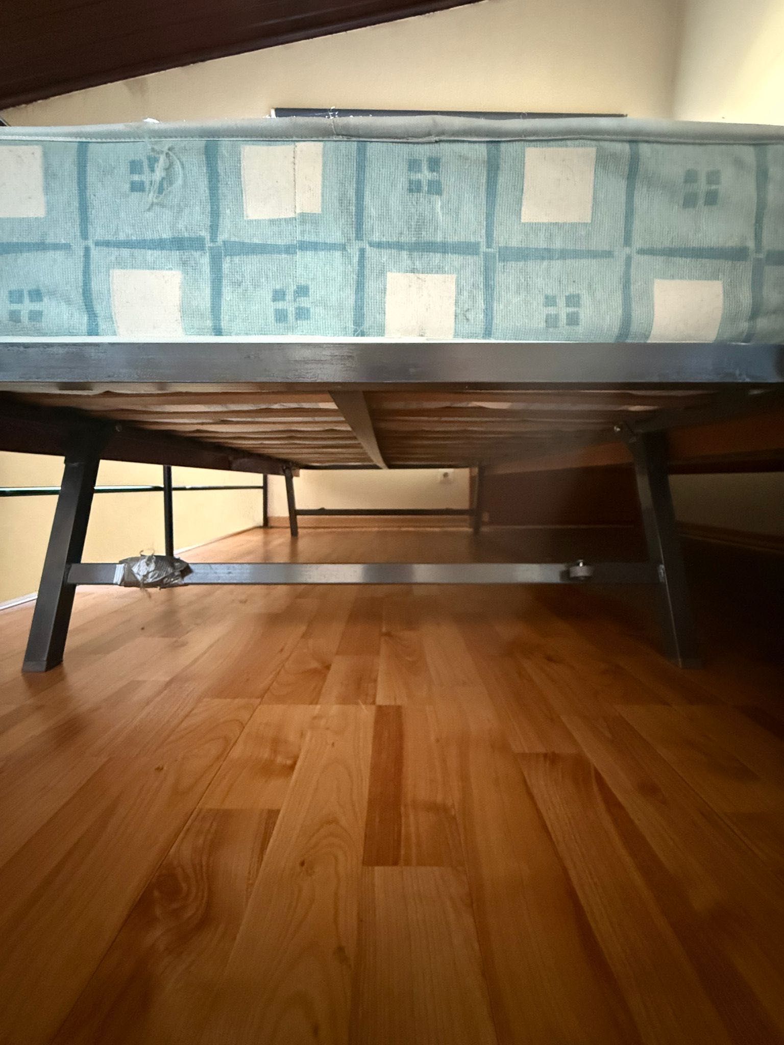 Cama dupla com gaveta + 2 colchões