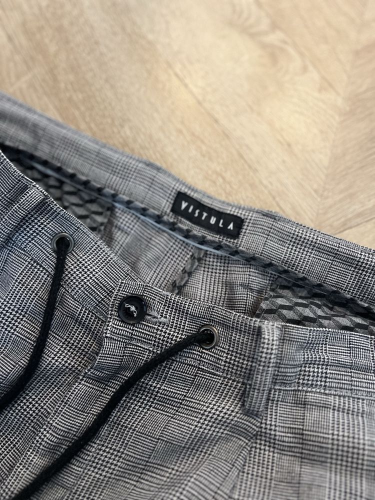 Spodnie Vistula szara krata M/L – eleganckie, wygodne, włoski styl