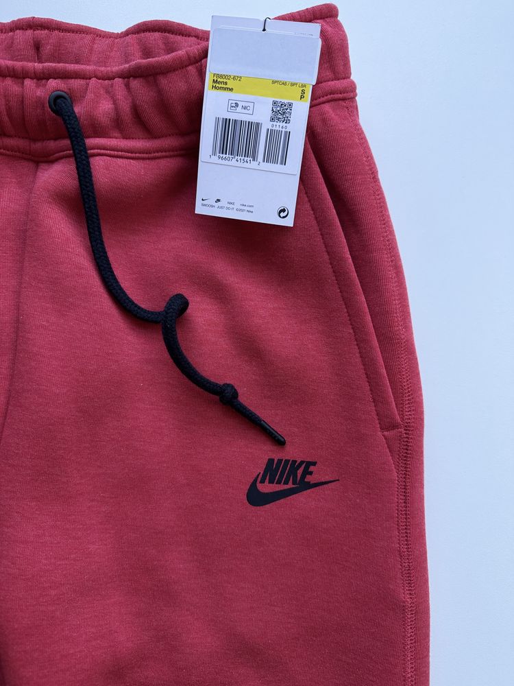 Nike Tech Fleece University Red Heather/Black rozm. S drill black