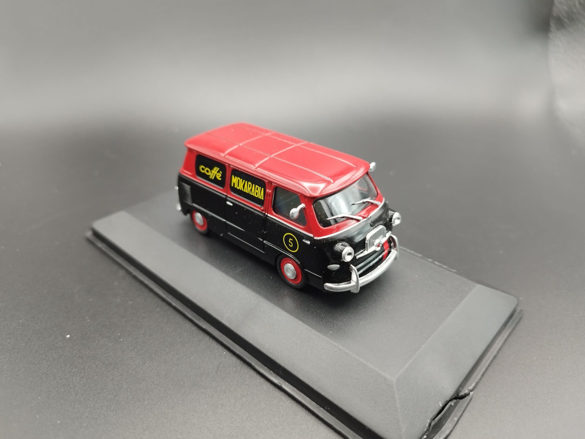 1:43 Altaya 1958 Fiat 600 Furgone Mokarabia model używany