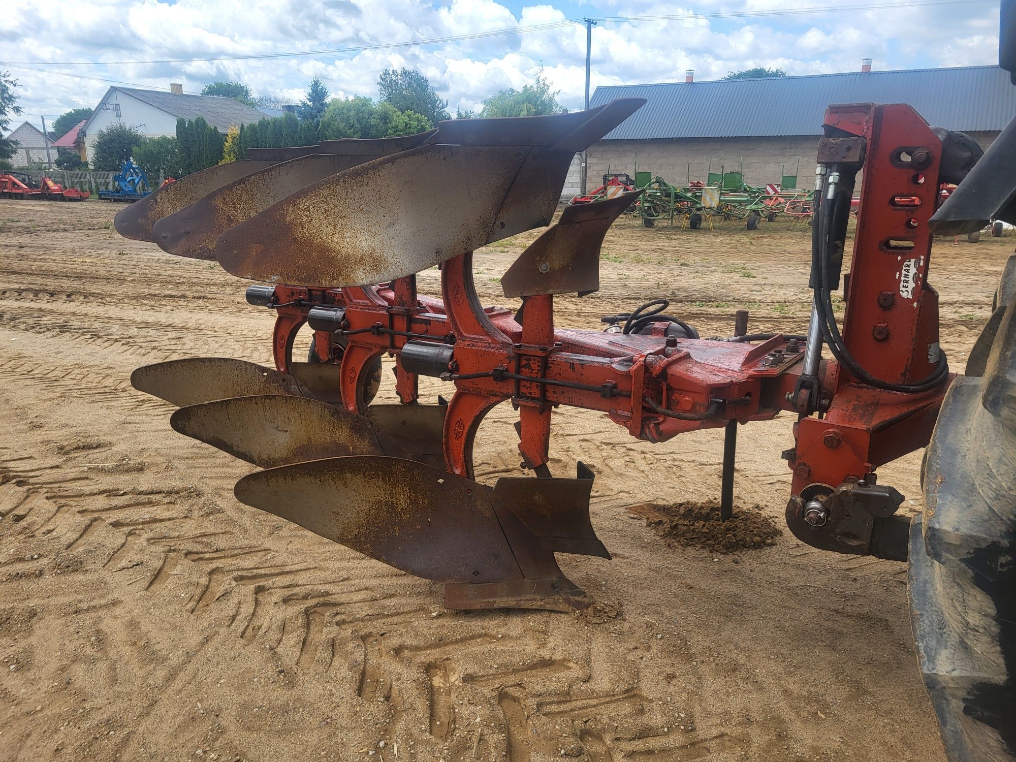 Pług Gregoire Besson  4 skibowy obrotowy hydraulika