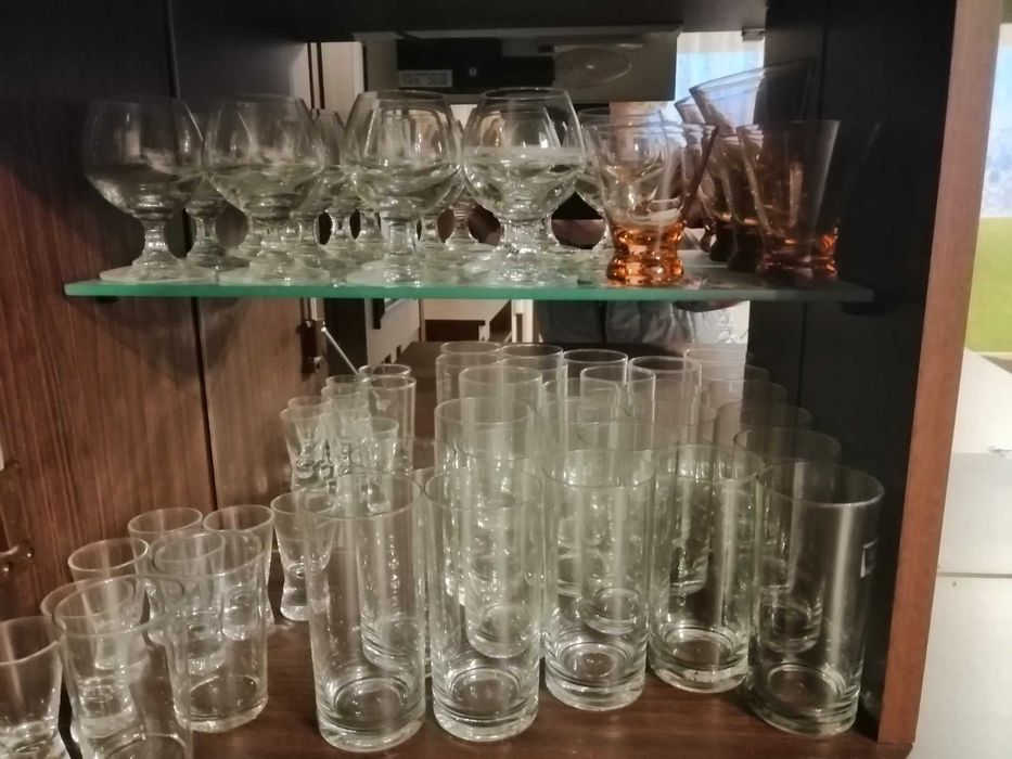 Oddam za darmo szklanki i kieliszki