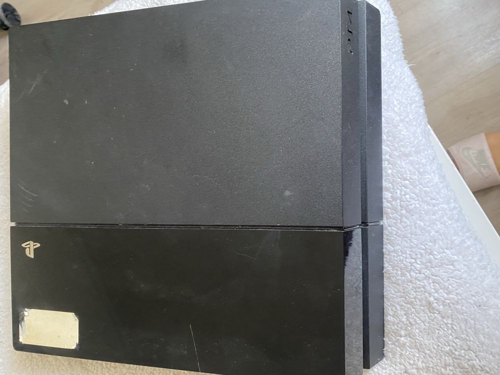 Playstation 4 preta em bom estado