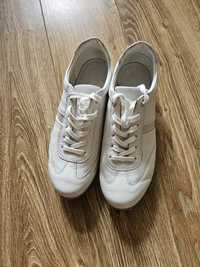 Białe skórzane buty firmy Wojas rozm. 37