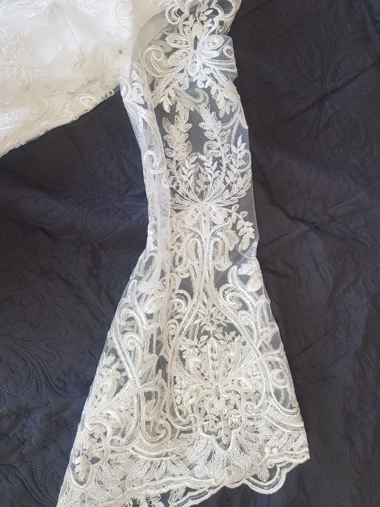 Suknia ślubna boho, długi rękaw, zabudowany dekolt