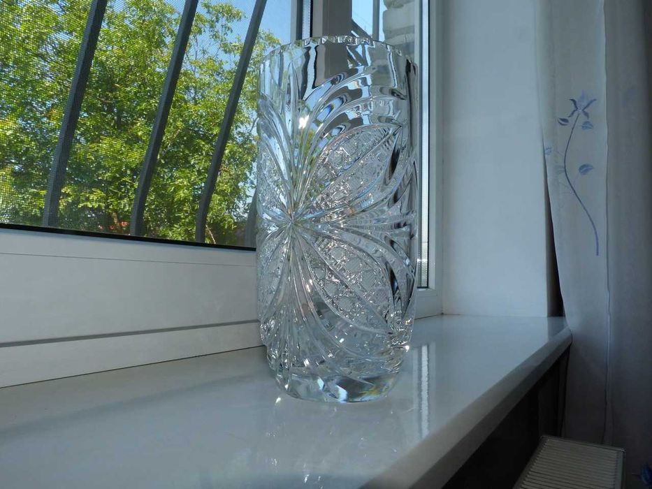 Ваза кришталева, нова, масивна, вис. 23 см.