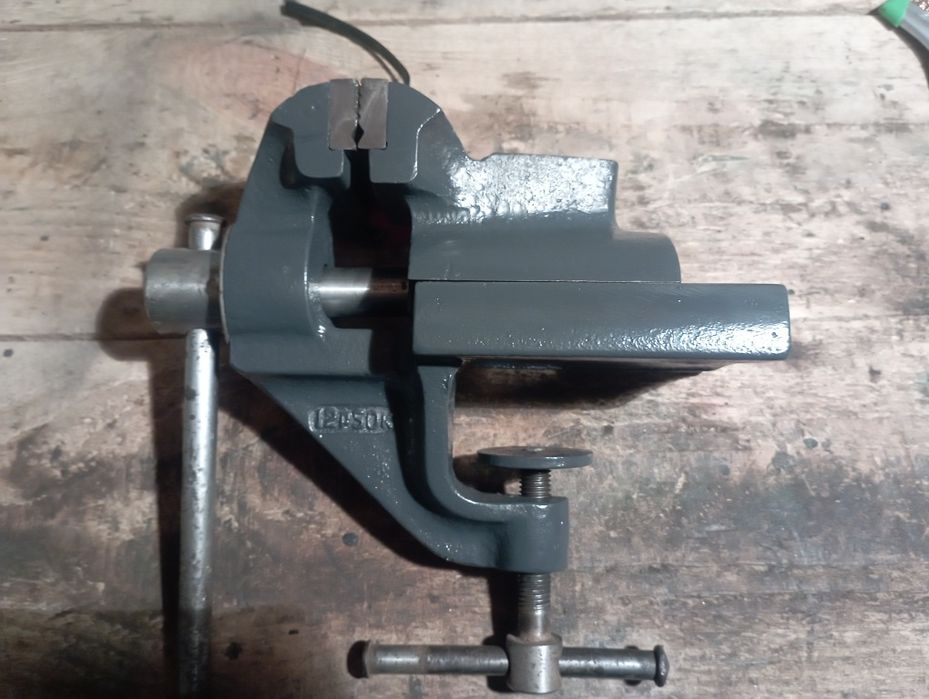 Продам  лещата. .