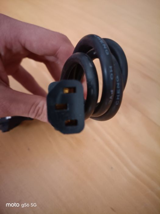 Kabel zasilający do komputera