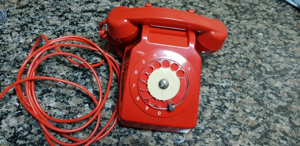 Telefone antigo vermelho fabricado em Portugal a funcionar 100%
