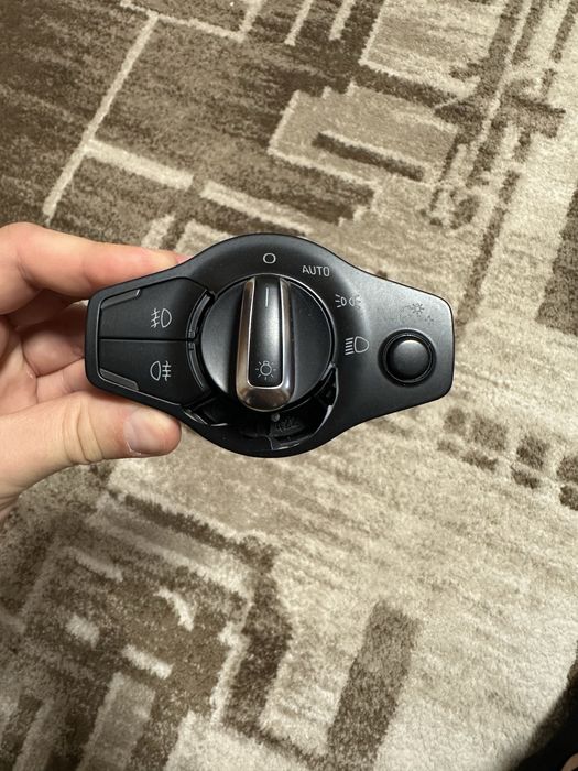 Перемикач світла фар на Audi q5 датчик