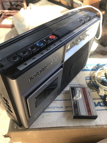 Носимый кассетный магнитофон КВАЗАР М -303