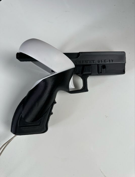Nakładka Glock 17 na kontroler Meta Quest 2 / 3 realistyczny uchwyt VR