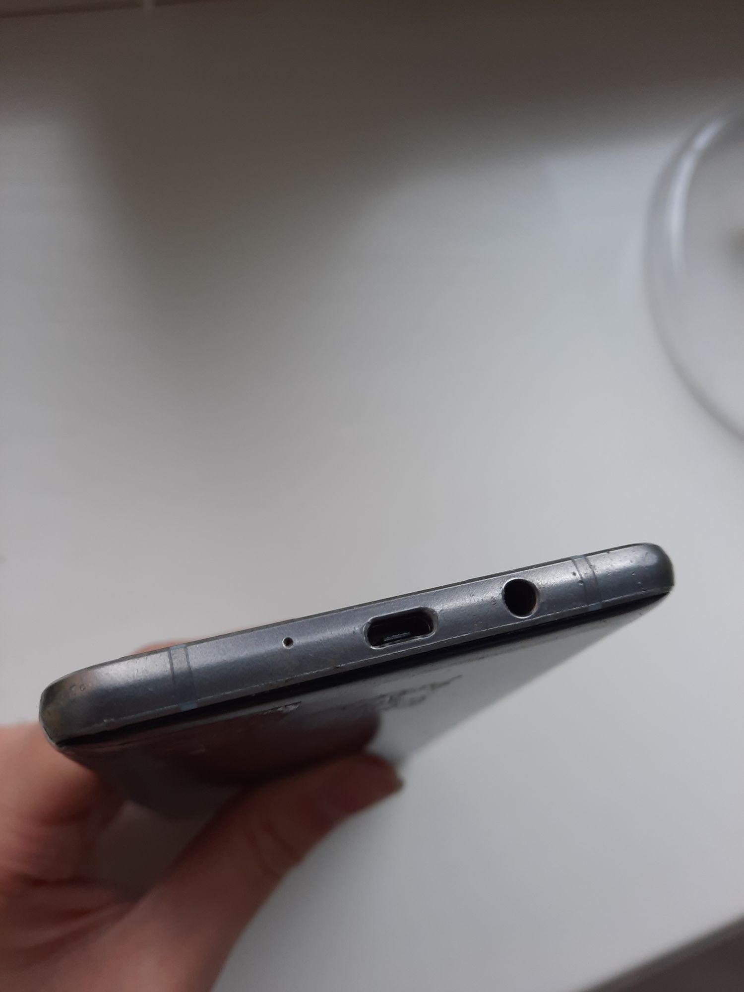 Телефон Samsung Galaxy J7 (2016)